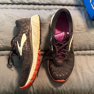 Brooks Women's Black and Pink Athletic Shoes
